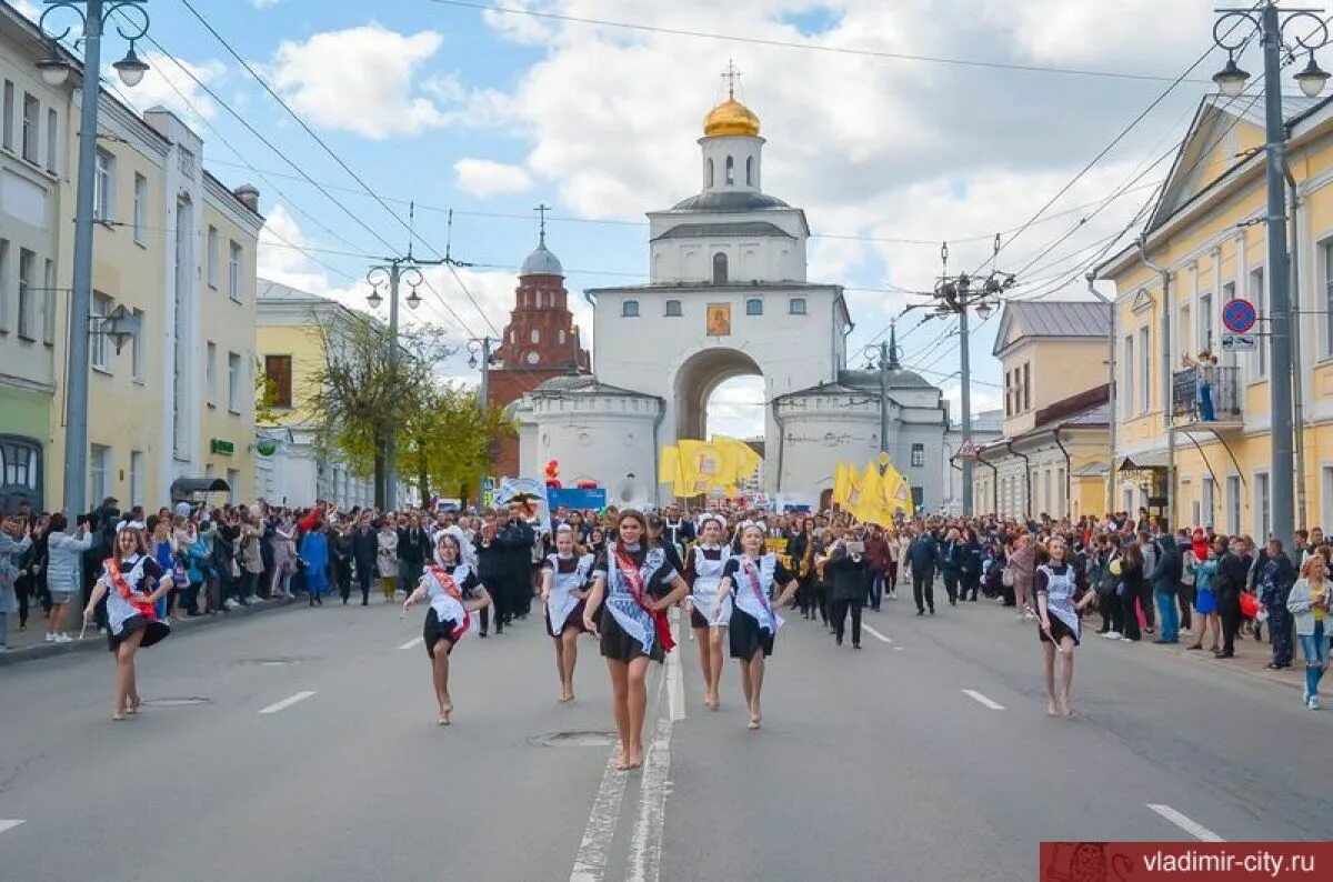 Новости владимира видео. Шествие выпускников. Парад выпускников. Шествие выпускников 2022 во Владимире.