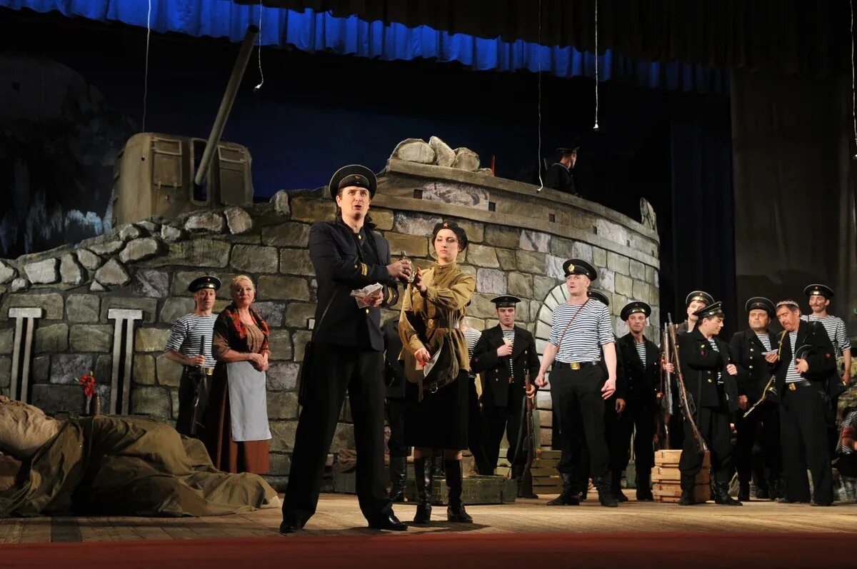 Театр музкомедии севастопольский вальс. Севастопольский музыкальный театр. Севастопольский музыкальный театр. Севастопольский вальс оперетта нальчик. Драматический театр черноморского флота севастополя.