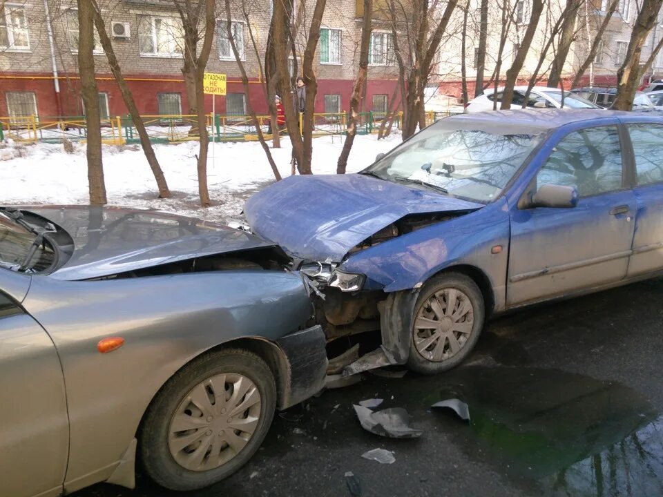 Авария Nissan primera. Nissan primera ДТП. Ниссан примера ДТП. Ниссан примера п12 ДТП. Происшествия 2000 года