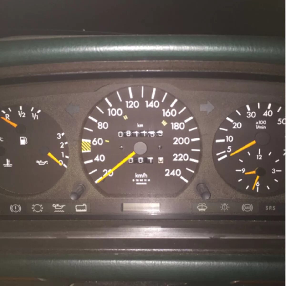 Мерседес 124 спидометр нижние цифры не крутится. Щиток приборов волга сайбер. Приборная панель toyota corolla 100. Пробег 124. Пробег w 210 40 000.