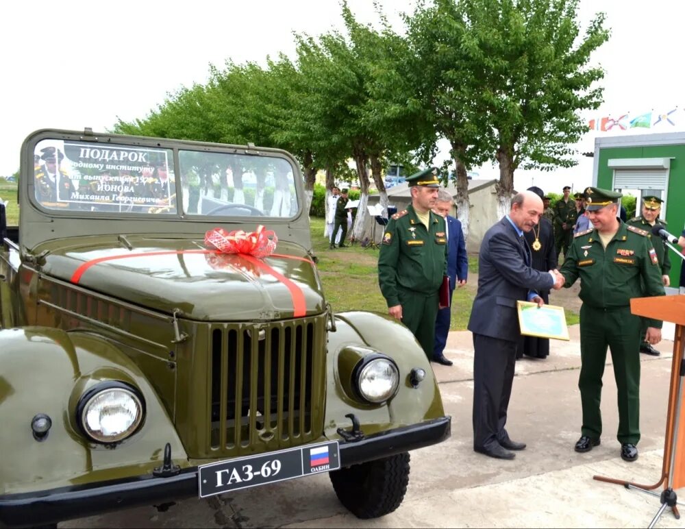 Водителю военного автомобиля. День военного автомобилиста ЗИЛ 131. Омский автобронетанковый институт. Омск автобронетанковый инженерный институт войнам автомобилистам. С праздником военного автомобилиста.