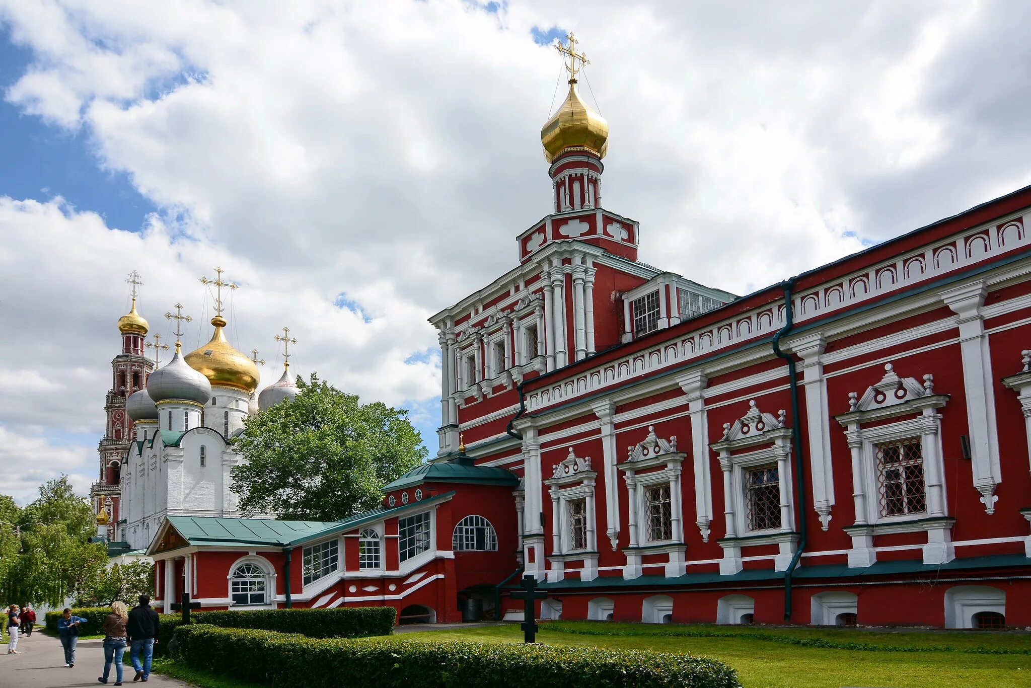 Храм Успения Новодевичий монастырь. Успенская Церковь Новодевичьего монастыря в Москве. Трапезная палата с Успенской Церковью Новодевичий монастырь. Монастырь успенской богородицы