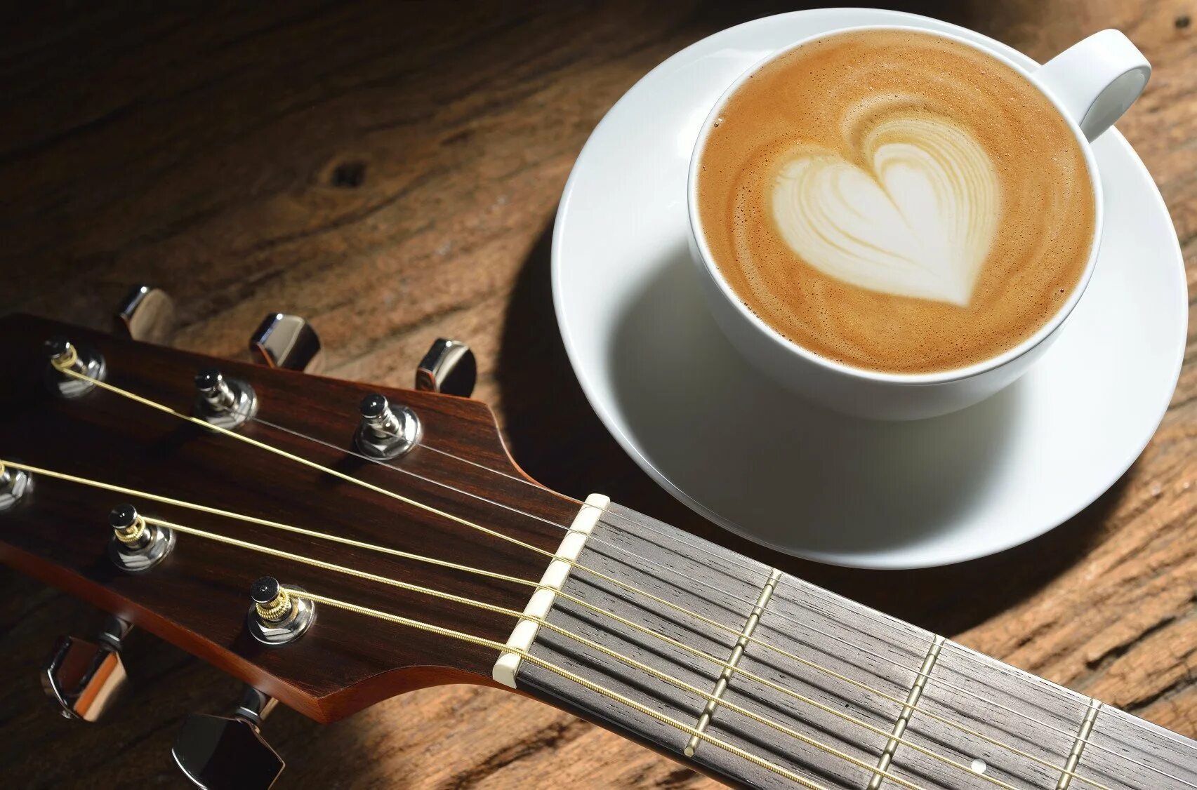 Гитара и кофе. Электрогитара и кофе. Гитара и чай. Кофе для музыканта.