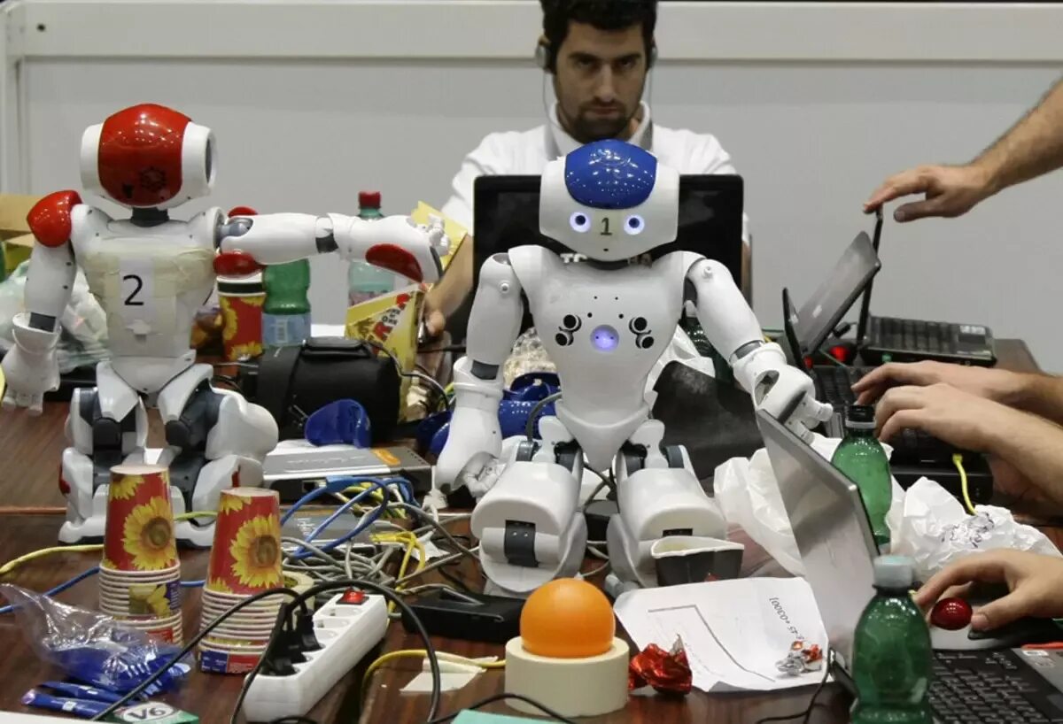 Датчики в робототехнике презентация. Роботы в будущем. Робототехника в нашей жизни. Роботы и робототехника. Роботы в будущем.