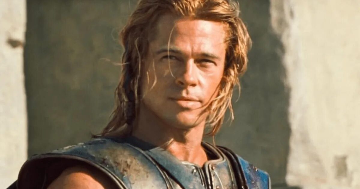 В трое младше. Брэд питт в фильме троя. Менелай троя актер. В трое младше. Троя фильм 2004 брэд питт.