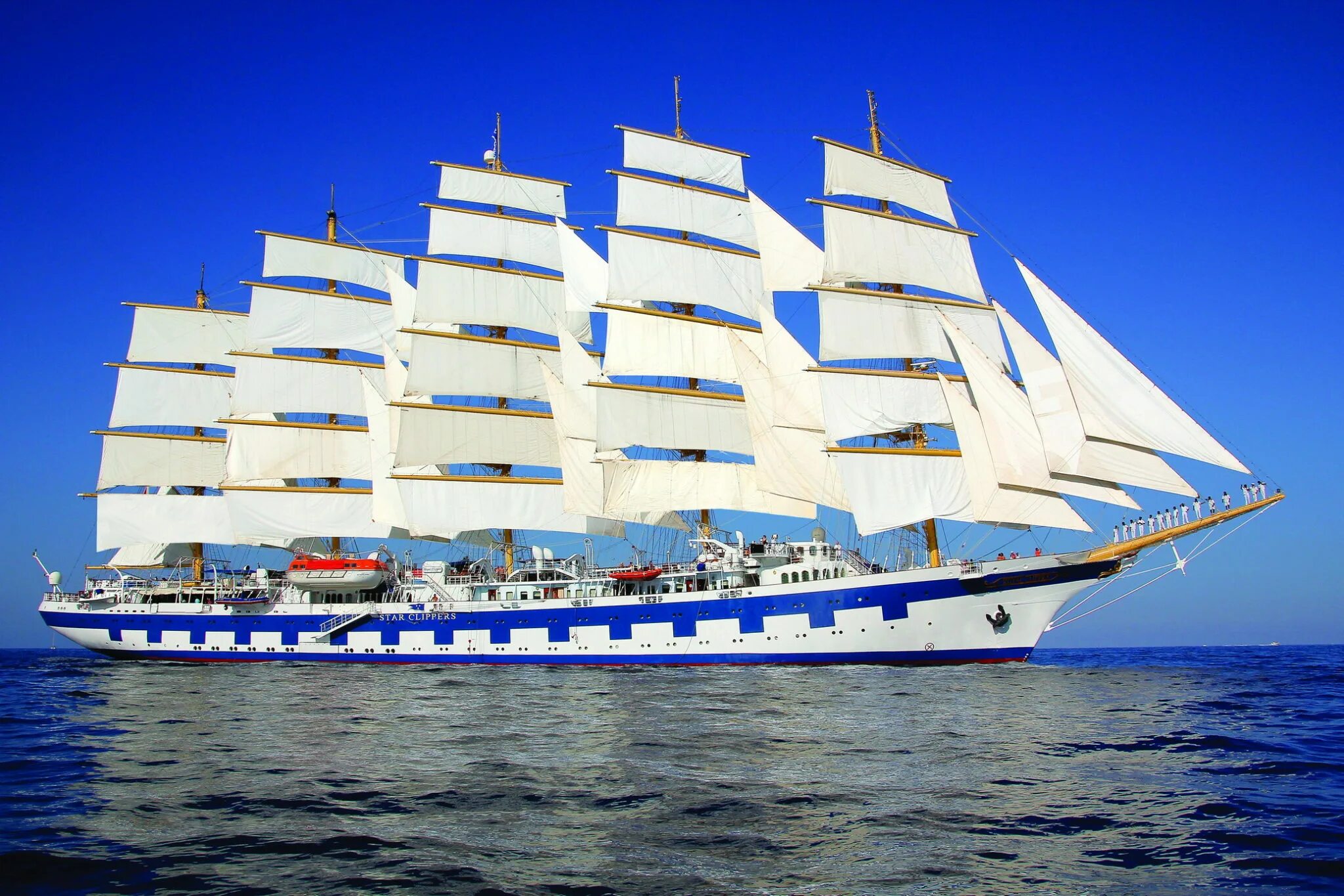 Плавающий корабль. Парусник роял клипер. парусник star clipper. клипер корабль парусный. star clippers лайнер royal clipper.