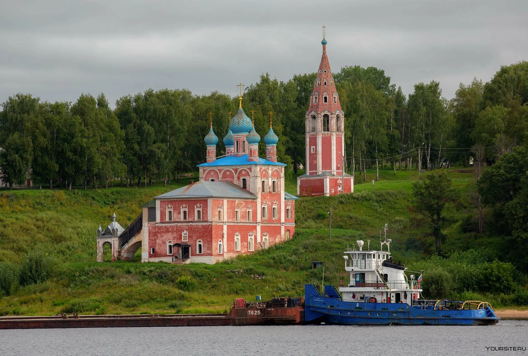 Казанская преображенская церковь в тутаеве. Тутаев воскресенский собор набережная. Тутаев правый берег. Церковь в г. Романов-борисоглебск тутаев.