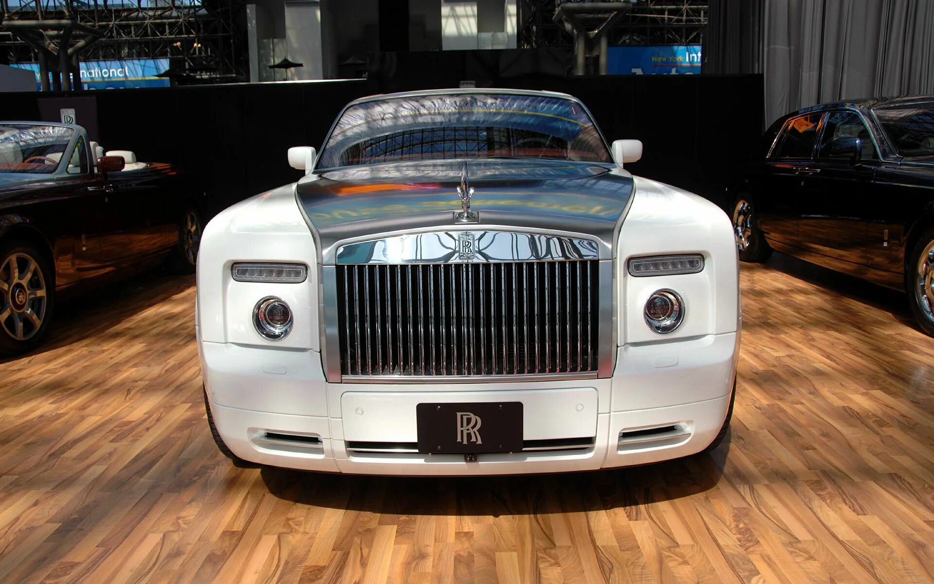 Авто роллс. Машина Роллс Ройс. Rolls Royce машина Rolls Royce. Роллс Ройс 2000. Роллс Ройс 1861.