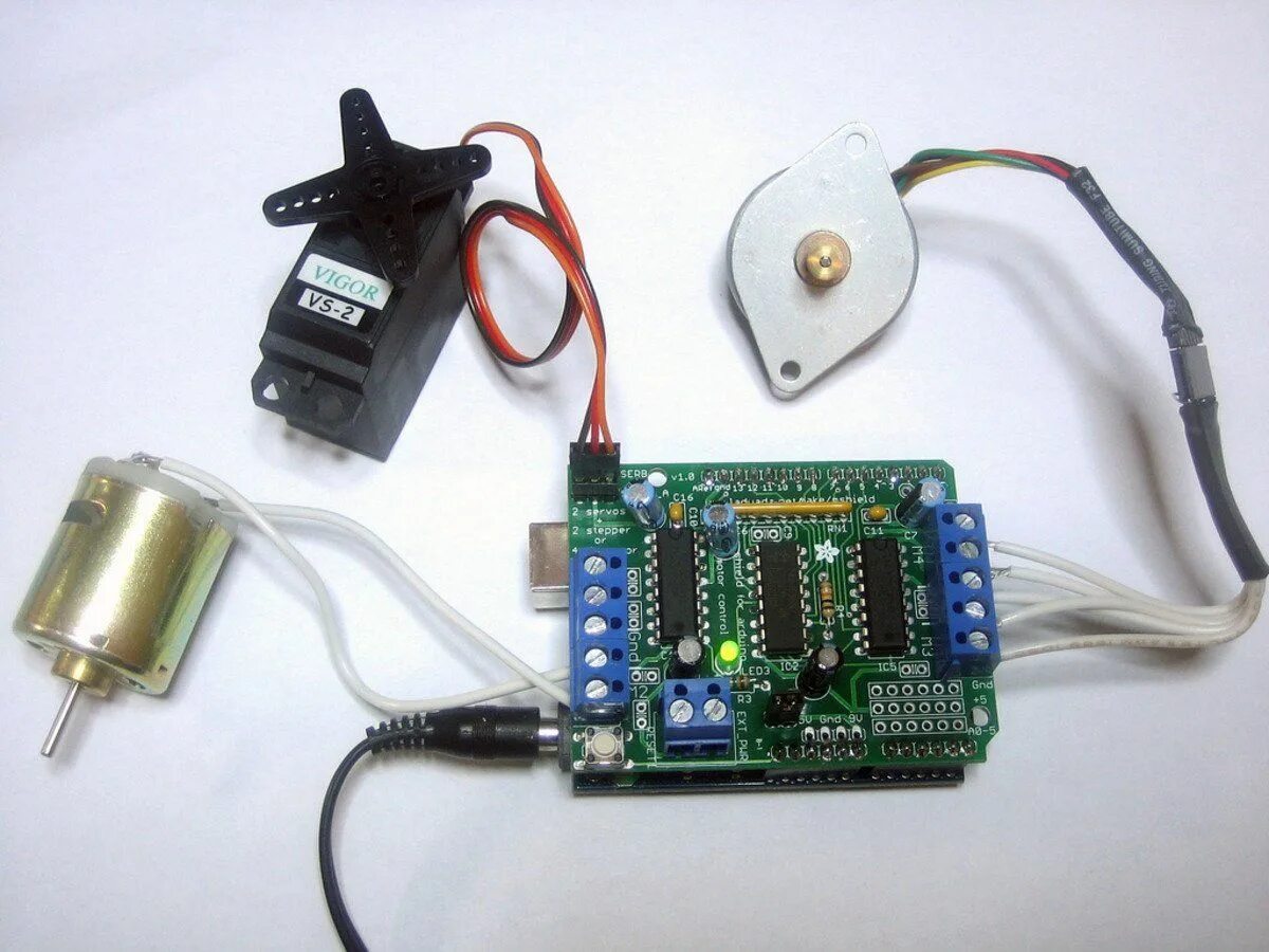 Программирование управления одним сервомотором. Adafruit motor shield v2. motor control shield l293d (шилд управления двигателями) для arduino. stepper motor shield l293d. stepper motor shield v1.
