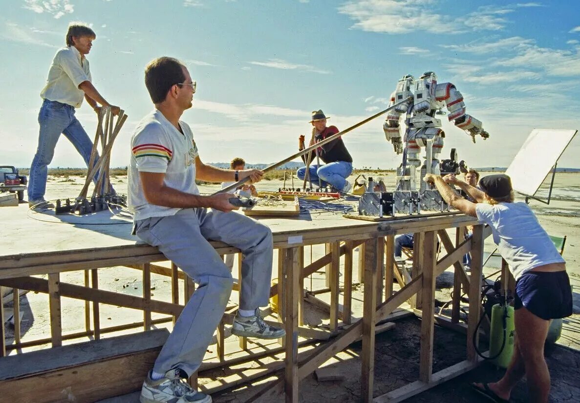 Роботы-бойцы 1990. Боевые роботы 1996.