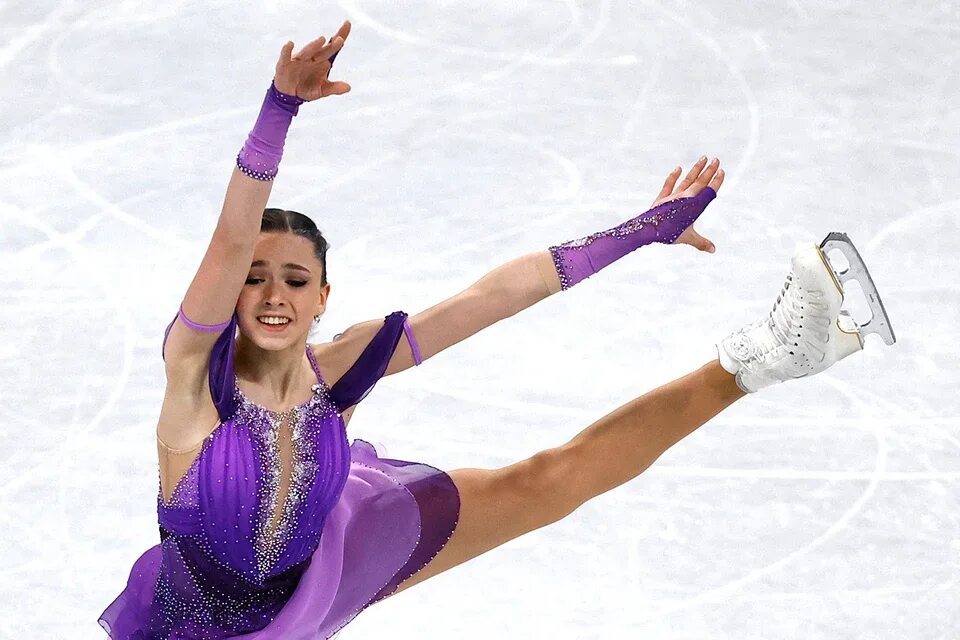 Медведева 2022 фигуристка. Валиева лишена. Валиева лишена. Валиева лишена. Валиева лишена.