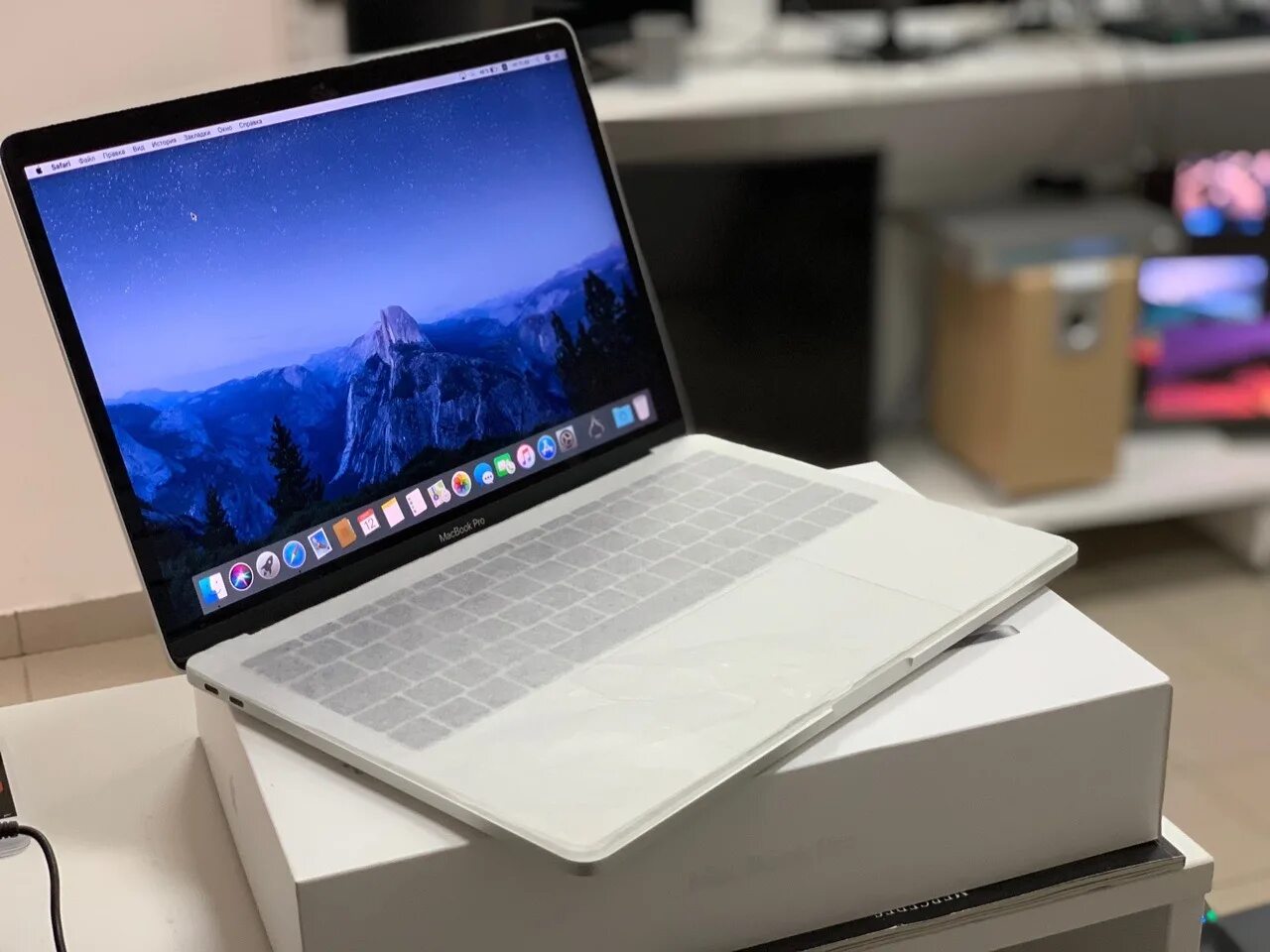 Недорогие ноутбуки екатеринбург. Apple MACBOOK Pro 2017 i5. Ноутбук Apple MACBOOK Pro 13 2017 Silver. Ноутбук б/у. Ноутбуки в Макеевке недорогие.