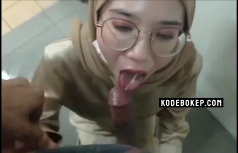 Bokep Guru Kacamata Sepong Kontol.