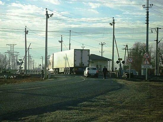 Волгоградская область переехавших. Переезд на Максимке. Максимка Волгоград. Поселок Максимка Волгоградская область. Военный городок Волгоград Максимка.