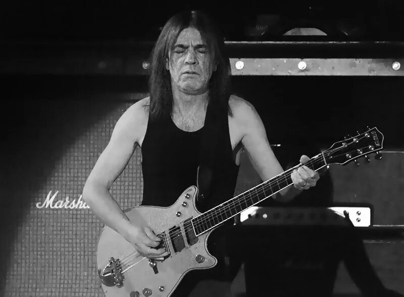 AC DC Malcolm young. Братья Янг: Ангус, Малькольм, Джордж. Гитарист группы AC DC малькальмьян фотографии.