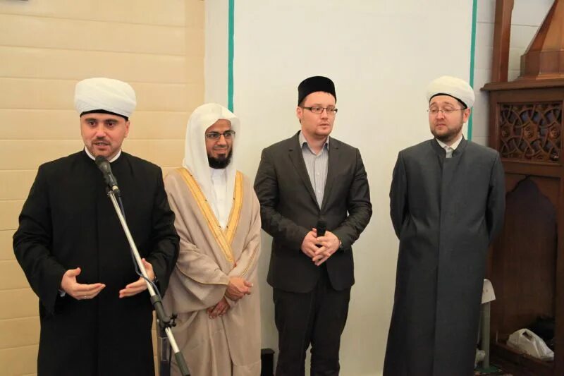 Шейх абу судейс. Имам мечети аль иман казань. Abubakr shatri. Bakr певец. Аш шатри.