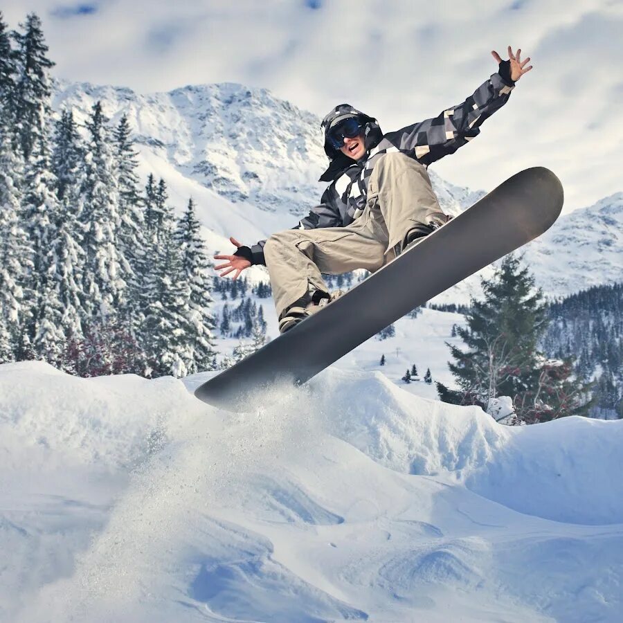 Do winter sports. Горы сноуборд. Сноубордист в горах. Сноубординг-экстремальный вид спорта. Катание на сноуборде.