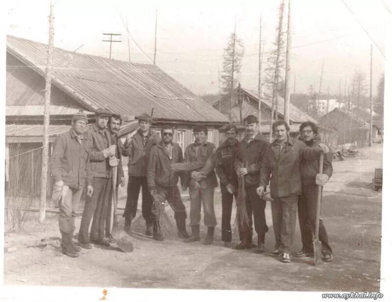 Айхал перевод. Саха Якутия поселок Айхал. Саха Якутия поселок Энтузиастов. Айхал 1984. Старый Айхал.