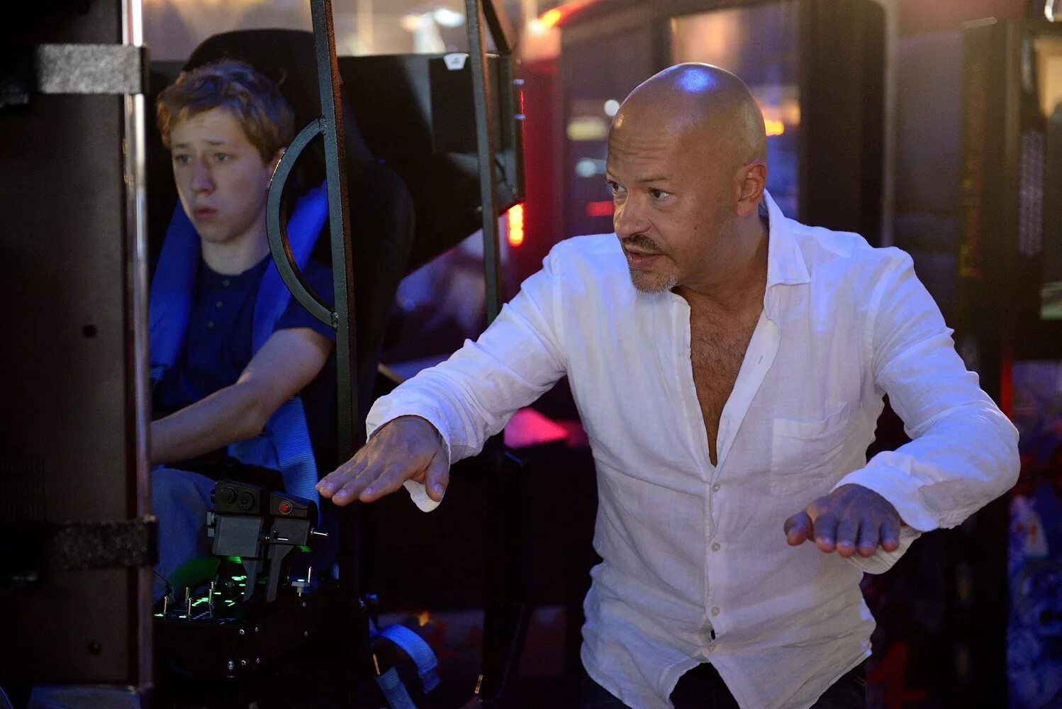 режиссер федор бондарчук. сталинград фильм 2013 федор бондарчук. фёдор бондарчук и съемочная группа. федор бондарчук 2015. фёдор бондарчук.