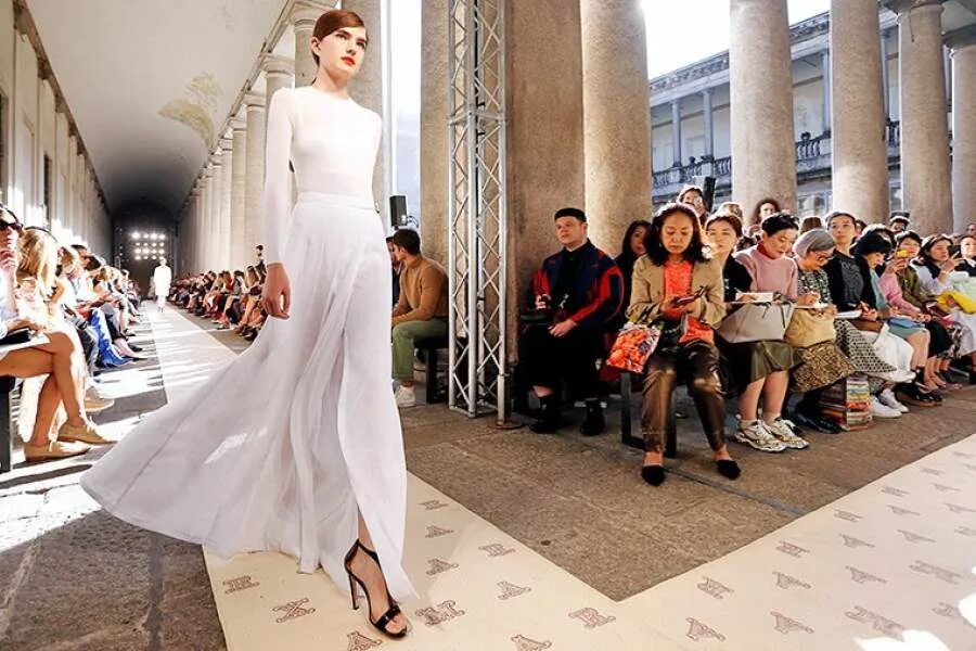 Giorgio Armani Spring/Summer 2025 Milan - YouTube
