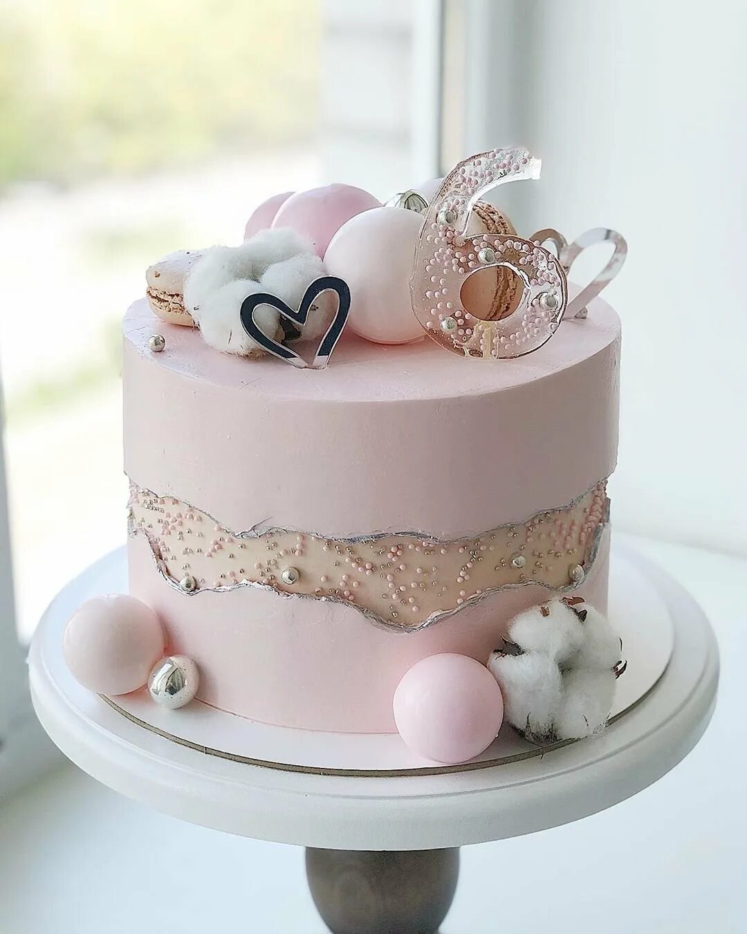 Красивый торт на рождения девочки. Стильный торт для девочки. Торт нежный. Нежный тортик для девочки. Красивый нежный торт.