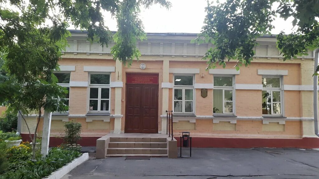 водитель скорой помощи. больница скорой медицинской помощи гомель. машина скорой помощи в белоруссии. гомель комиссарова 21. машина скорой помощи 3 в.