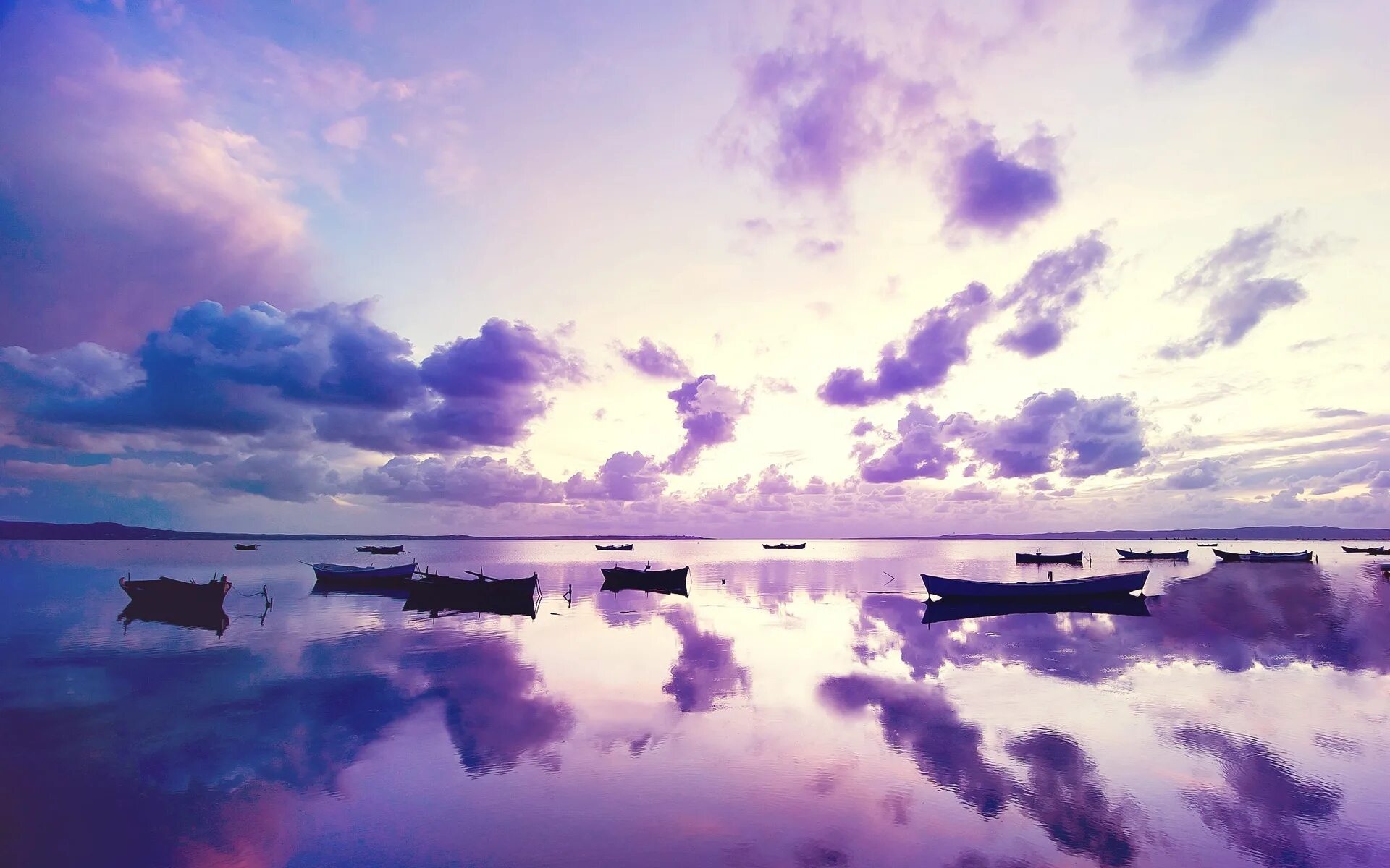 Сирени облаков. Фиолетовое облако. Пейзаж в фиолетовых тонах. Сиреневый закат. Фиолетовое небо.