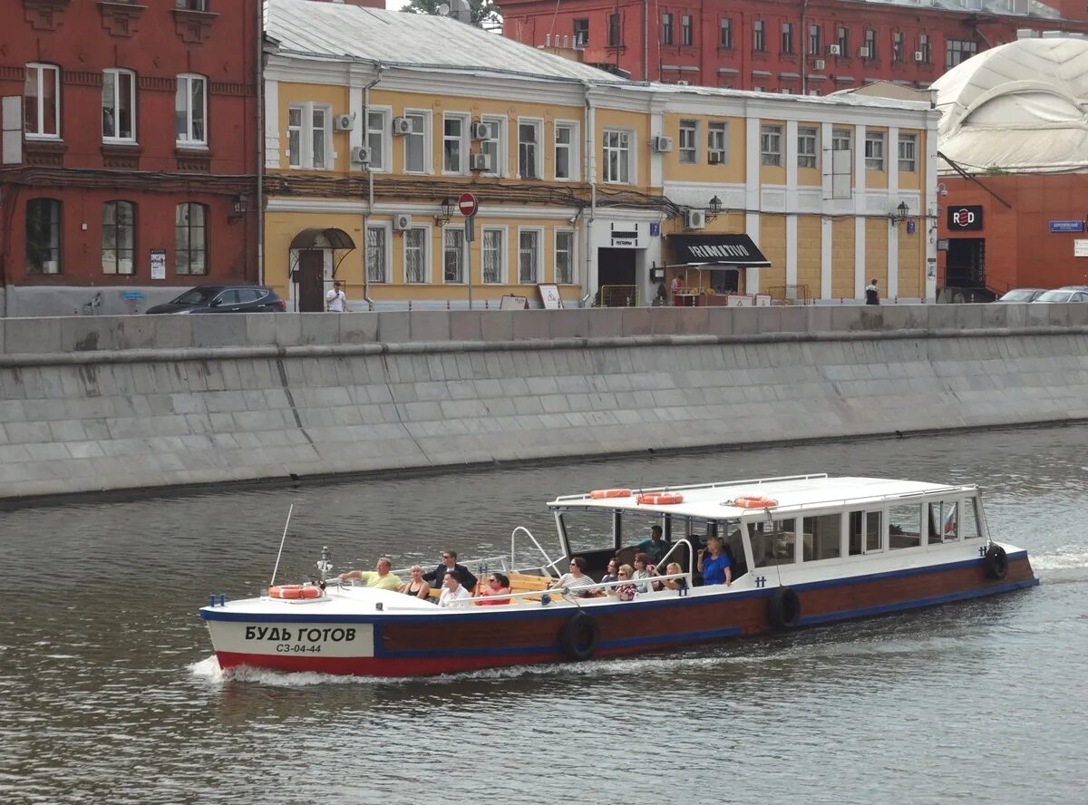 Bud теплоход Москва река. Теплоход будь готов Москва. Теплоход фараон в Москве. Речная прогулка вокруг золотого острова.