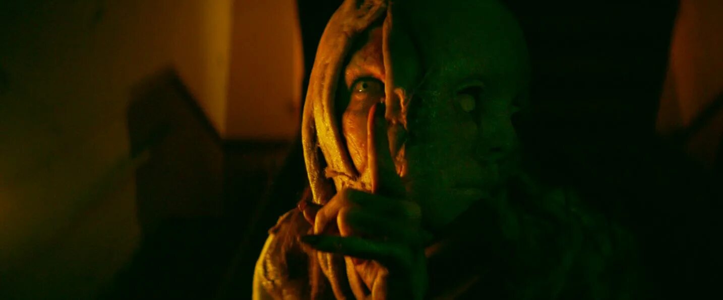 Обитель зла: раккун-сити (2021). Обитель зла ракун сити фильм. Обитель зла: раккун-сити (2021). Крис редфилд робби амелл обитель зла добро пожаловать раккун сити. Resident evil welcome to raccoon city 2021.