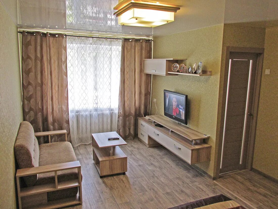 Хрущевка угловая комната. Интерьер двухкомнатной квартиры в хрущевке. Интерьер двухкомнатной квартиры хрущевка. Обычная комната. Перепланировка однокомнатной квартиры 35 кв.