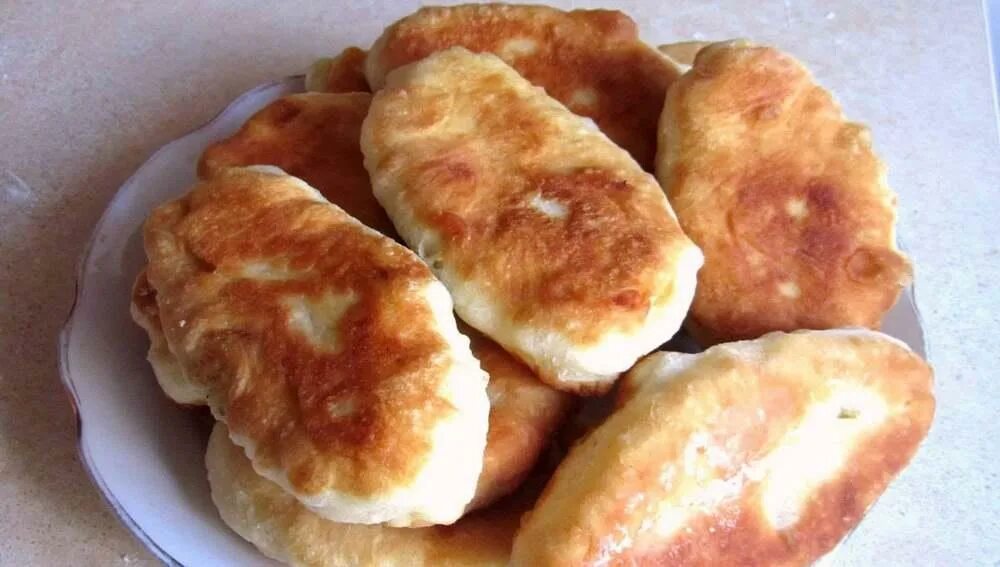 пирожки без дрожжей в духовке. пирожки духовые. пирожки с мясом. дрожжевое тесте с картофелем. тесто для жареных пирожков дрожжевое.
