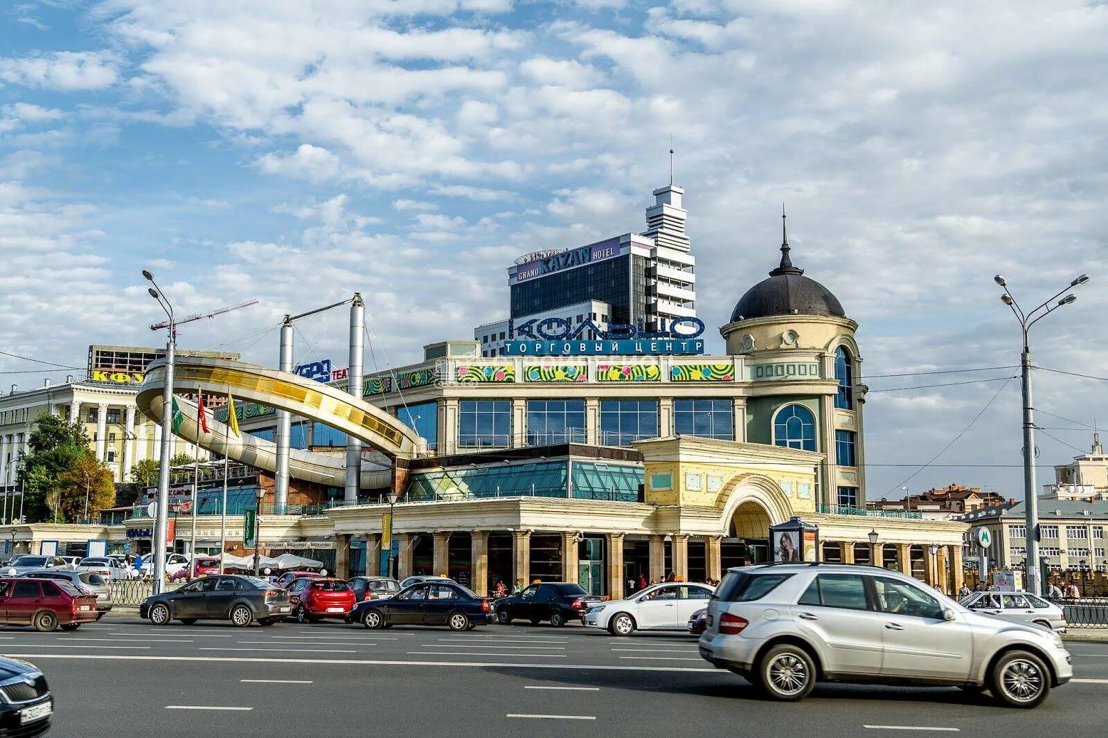 Сколько магазинов в казани. Кольцо, Казань, Петербургская улица, 1. ТК кольцо Казань. Республика Татарстан Казань Петербургская улица 1 кольцо. ТЦ золотое кольцо Казань.