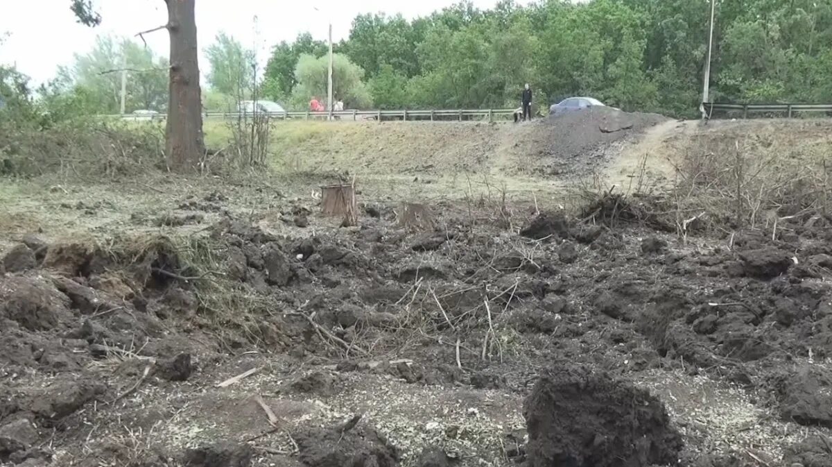 Взрыв в анне воронежской области. Воронка от карты. Село Бродовое. Котлован на дороге. Фото воронки.