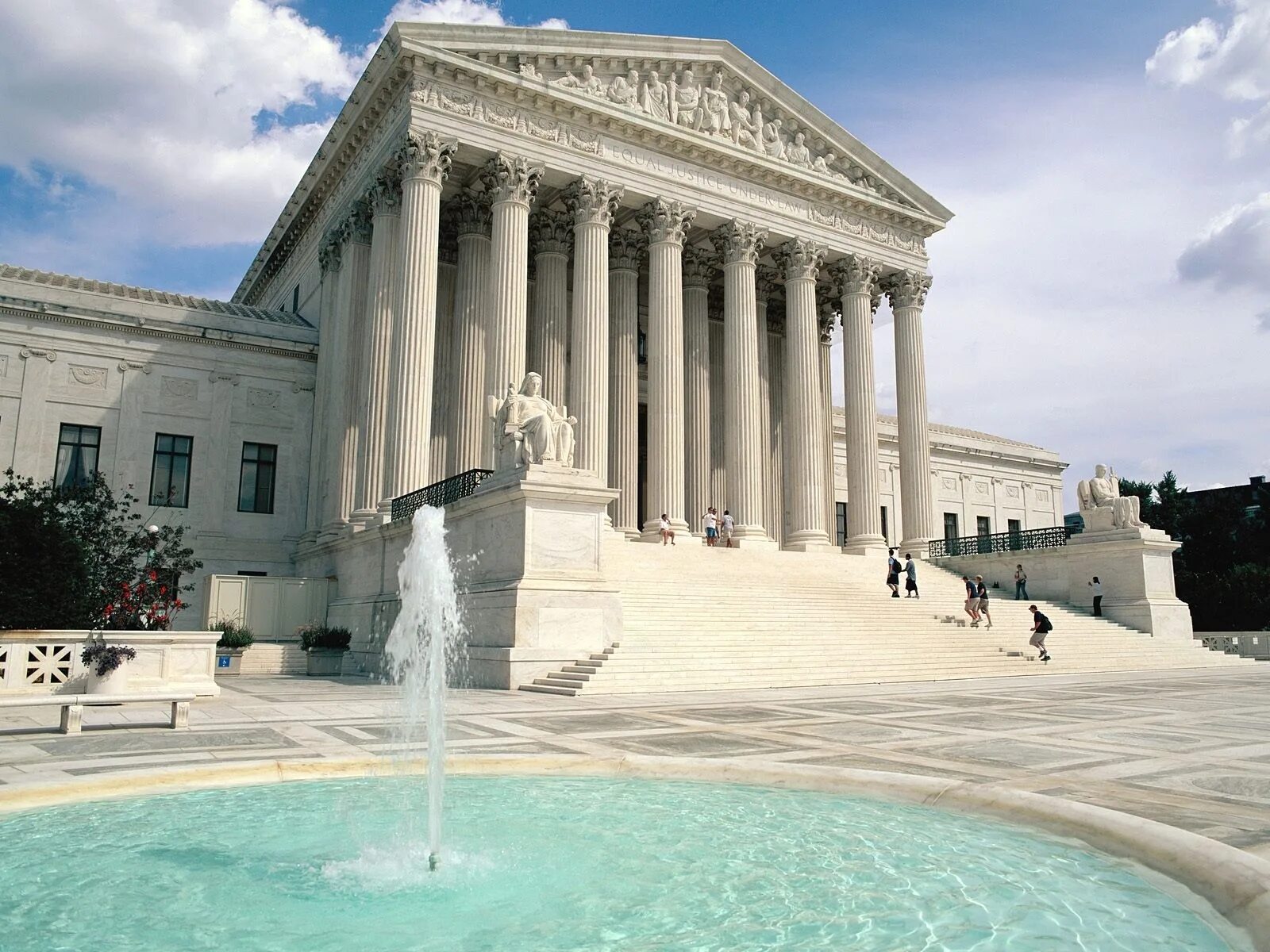 Здания античной архитектуры. Верховный суд США Вашингтон. Капитолий Греция. Капитолий Вашингтон колонны. Верховный суд Капитолия США Вашингтон.