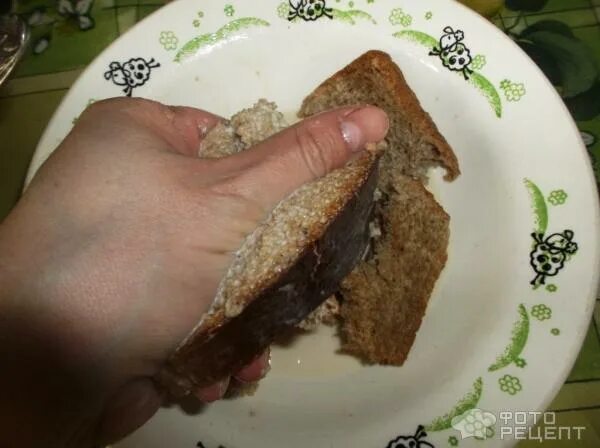 Хлебные котлеты с фаршем. Сырье для котлет. Можно ли в фарш добавить черный хлеб. Котлета деревенская. Можно ли в фарш добавить черный хлеб.