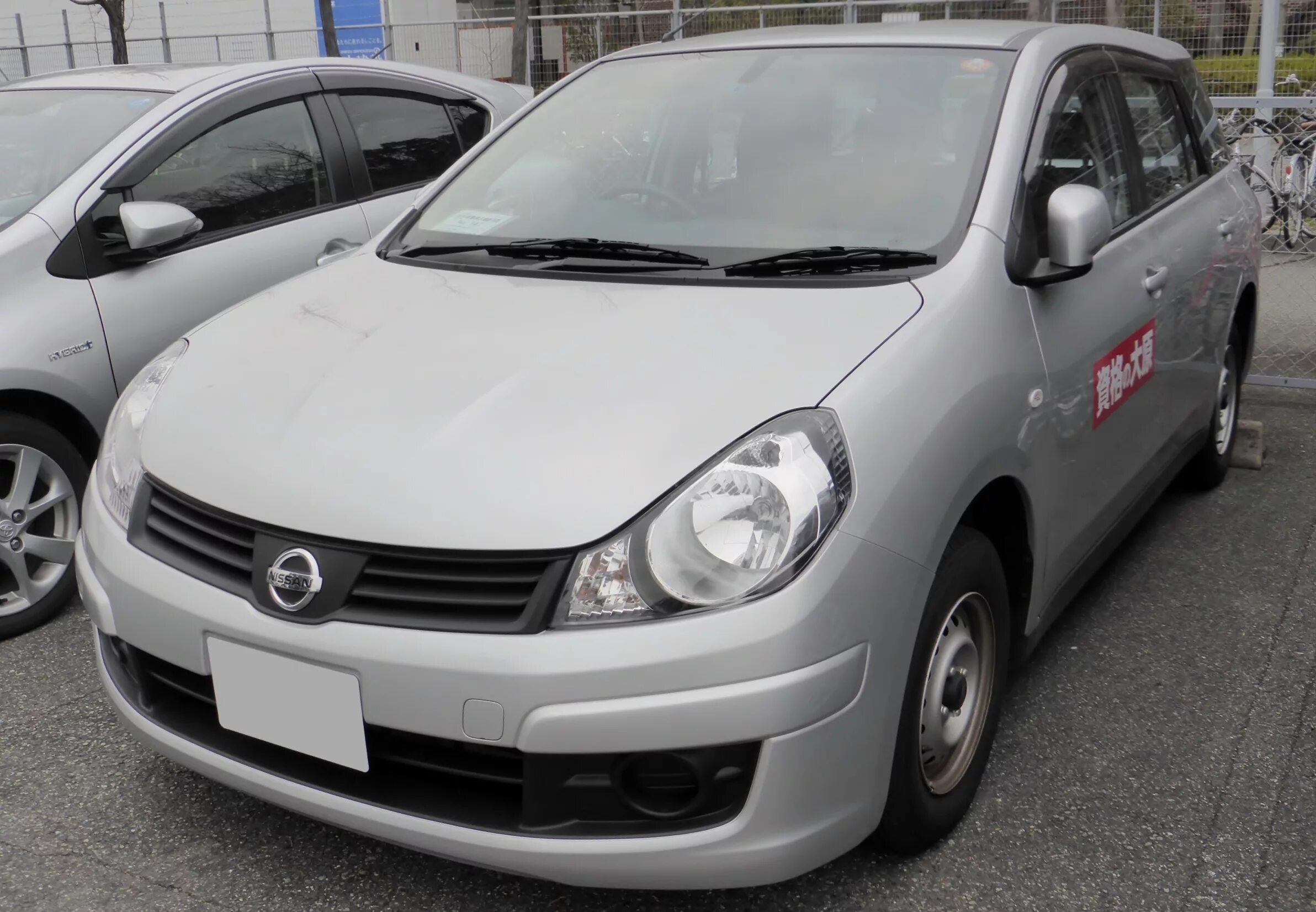 Установлена летняя резина 175/8014 Kumho - Nissan AD (Y12), 1,5 л, 2017 года шин