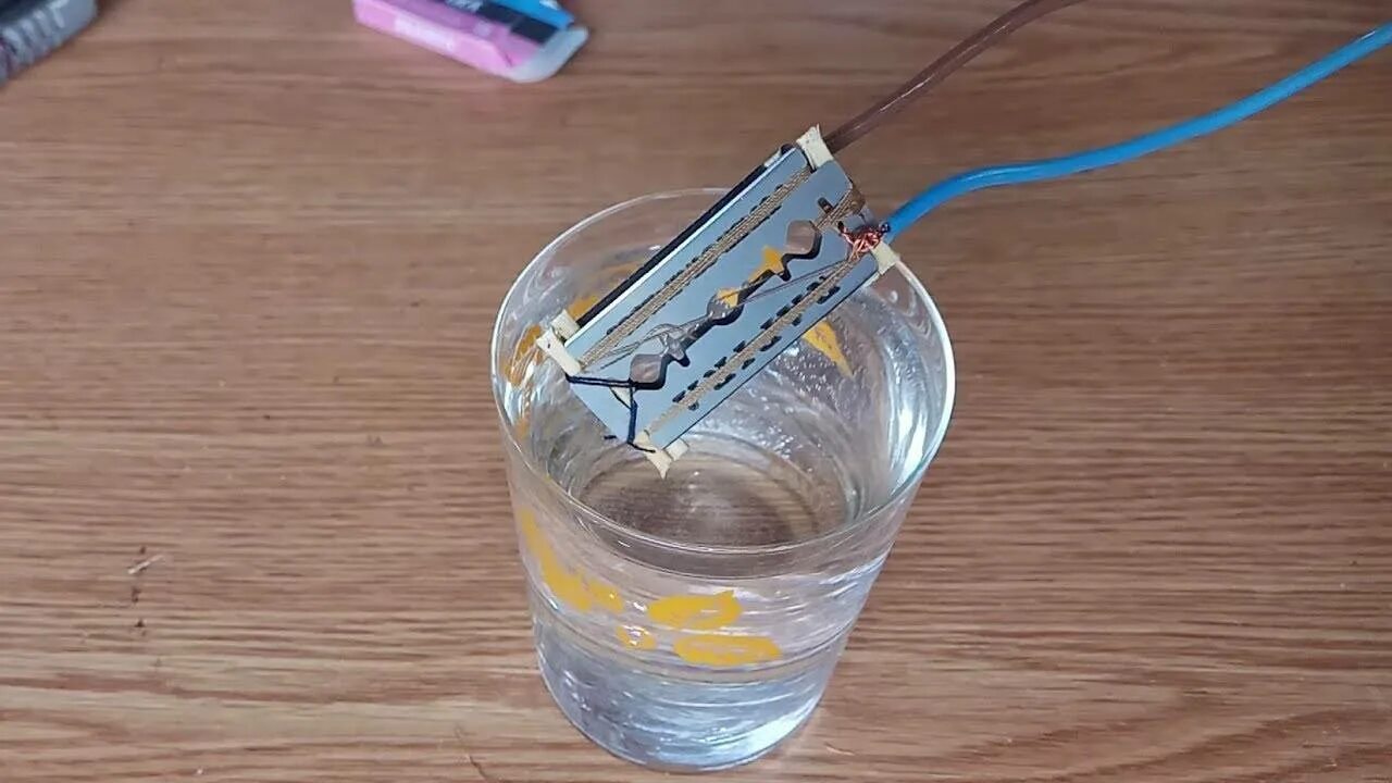 Кипятильник с открытой спиралью. Кипятильник из пластин. Кипятильник из проволоки. Кипятильник из нихромовой проволоки. Кипятильник медный.