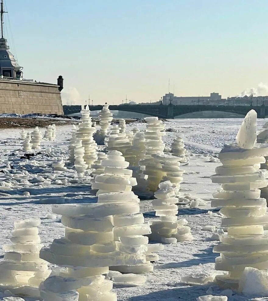 Петропавловская крепость ледяные фигуры 2024. Ледяные скульптуры в Петропавловской крепости. Петропавловская крепость ледовые скульптуры. Ледяные фигуры СПБ 2024 Петропавловская крепость. Ледяные скульптуры в Санкт-Петербурге 2023 Петропавловская крепость.