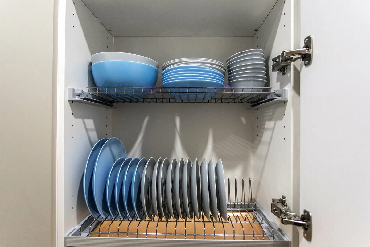 Сушилка для посуды в шкаф. Сушилка для тарелок в шкаф. Сушилка для кухни в шкаф. Монтаж сушки для посуды в кухонный шкаф.