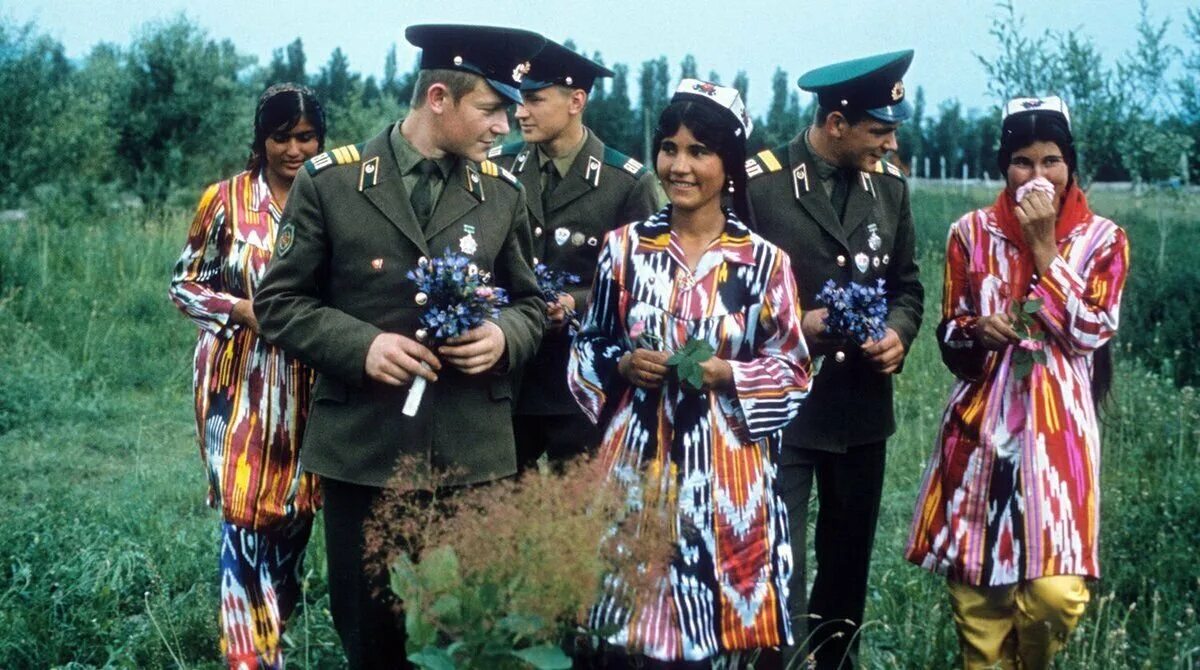 Таджикистан в советское время. Таджикистан СССР. Таджики в СССР. Таджикистан 1980. Советские таджички.