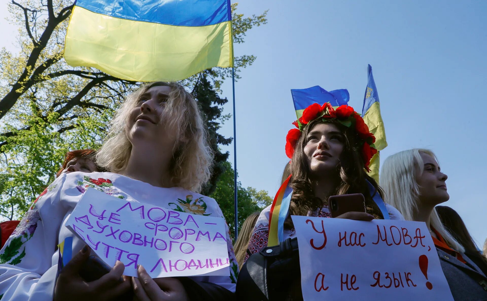 Язык хохла. Украинцы против русского языка. Украина на украинском языке. Русские на Украине. Против русского языка Украинка.