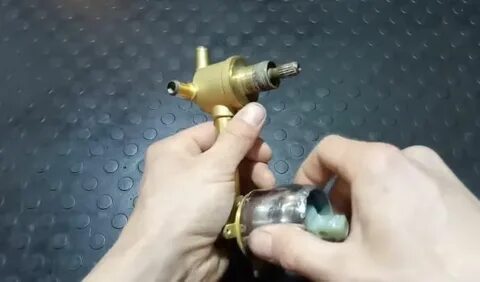 Как разобрать кран в душевой кабине