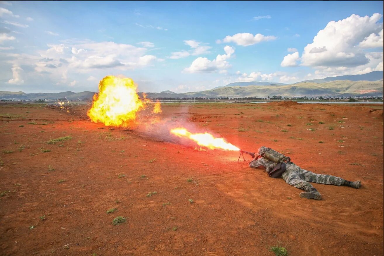 Ранцевый огнемёт Рокс-3. Термобарический огнемет. Огнемет фото