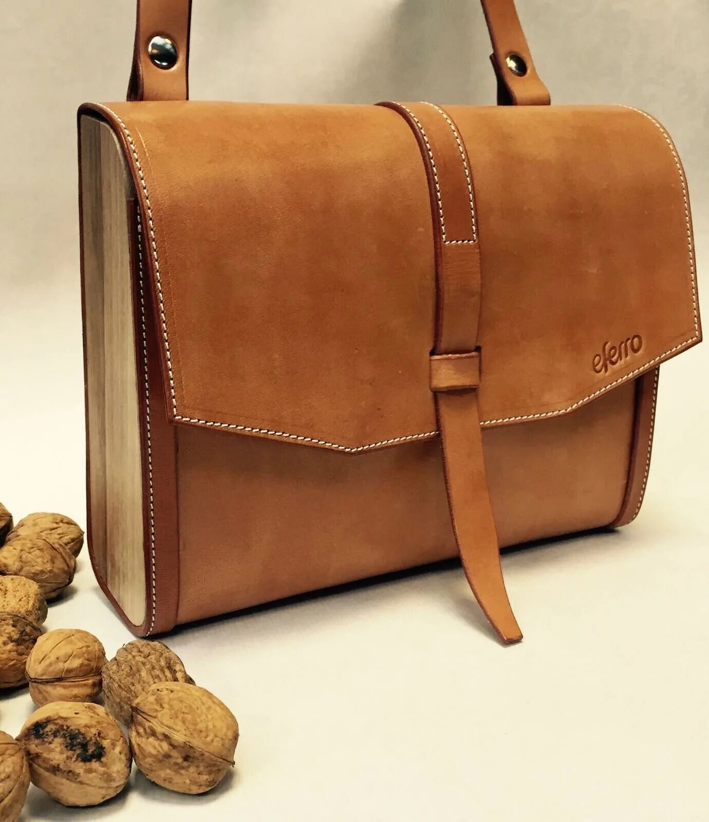 портмоне из дерева. деревянная сумочка. сумка кожа дерево. блокнот из дерева иикожи и кожи. сумочка из дерева и кожи.