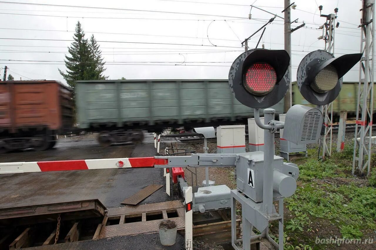Жд переезд светофор семафор. Светофор переездный сп2-2. Переездной светофор ссср. 7. Светофор переездный сп2-2.