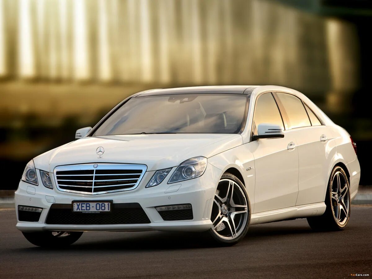 Мерседес w212 москва. Мерседес Бенц w212. Mercedes e class w212. Mercedes Benz e212. Mercedes Benz e class w212 AMG.