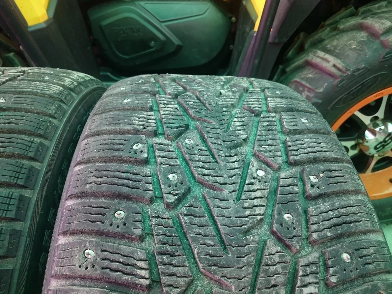 Купить резину нокиан хакапелита. Nokian Tyres Hakkapeliitta 7 235.60.18. Nokian Hakkapeliitta 7 индикатор износа. Nokian Hakkapeliitta 7 протектор заводской. Nokian Hakkapeliitta 7 индикаторы.