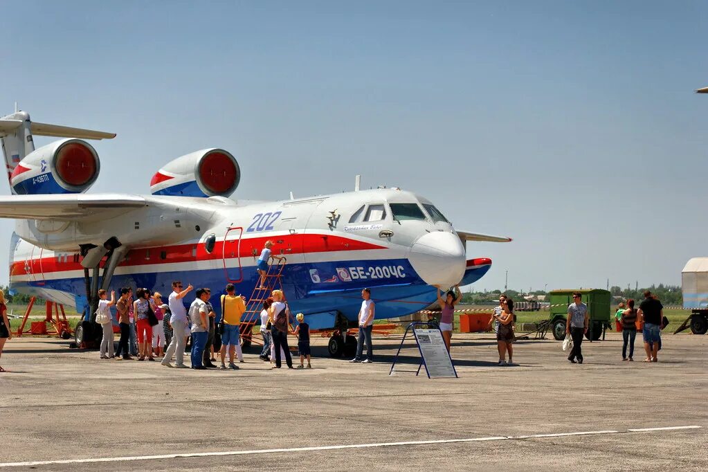 Самолет скиф. Самолет в таганроге памятник. Таганрог самолет. Бе 200 таганрог. Бериев а-42.