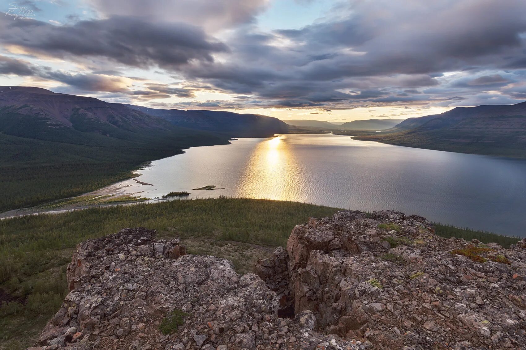 Озеро лама плато Путорана. Озеро Собачье плато Путорана. Колыма Путорана. Плато Путорана Норильск. На берегах таймырского озера мы часто видели