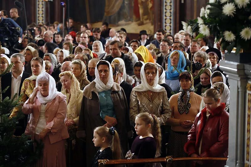 Литургия в православной церкви. Успение пресвятой богородицы храм христа спасителя. Литургия прихожане. Литургия великого четверга. Литургия для прихожан.